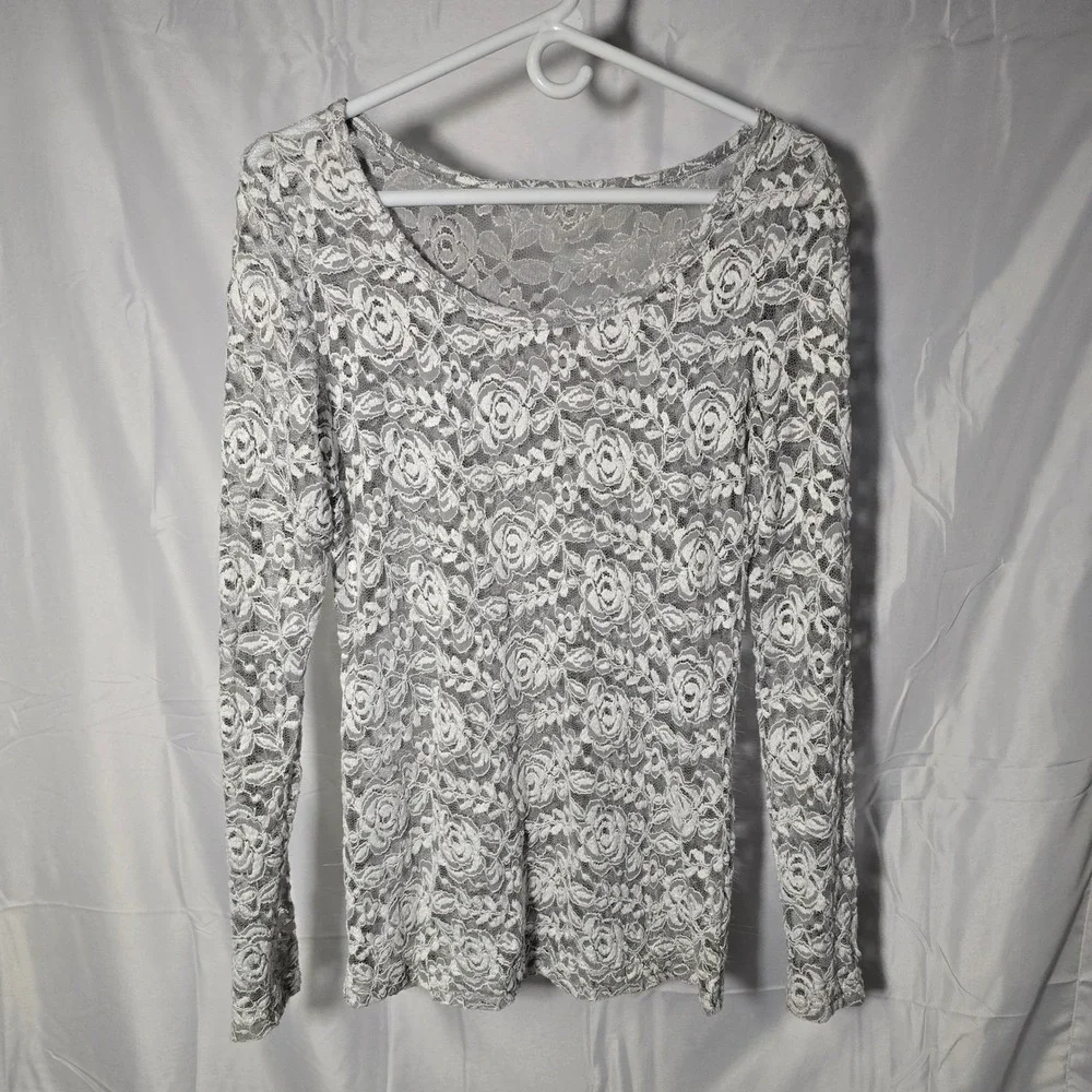 Maurices Womens Floral Lace coquette whimsy fairyTop Grey White dainty Medium